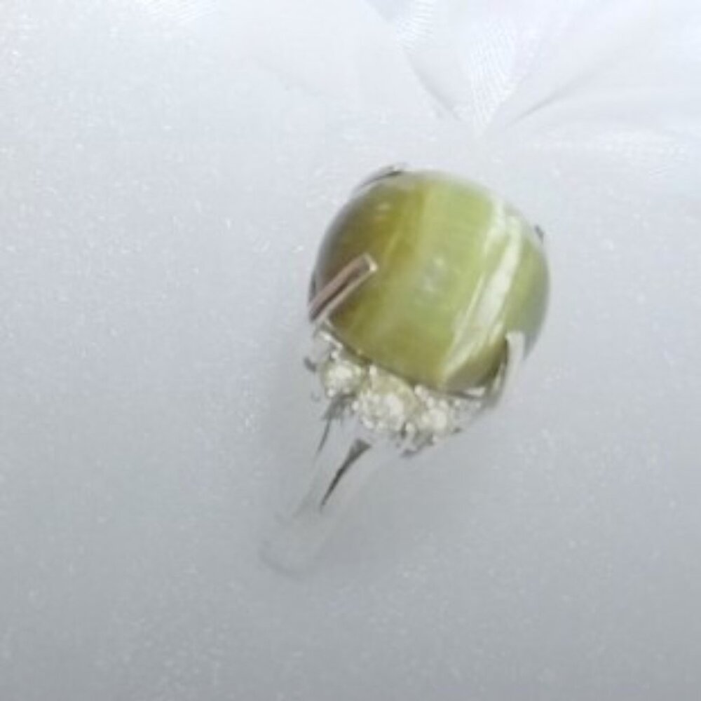 14K White Gold Rare 13.5ctw Cat's Eye Olive Green Opal & Diamond Vintage Ring